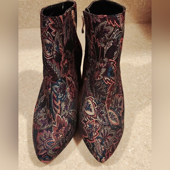 Nicole Miller Artelier Size 9 Floral Jacquard Print Ankle boots. Gently used $26 - Picture 4 of 11